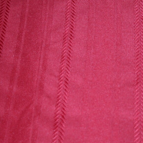 Holiday Table Linen Set Red Laura Tablecloth With 2 Red 2 Green Place Mats - Picture 4 of 13